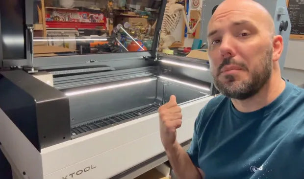 Creatore di Dadgineered che presenta le funzioni intelligenti xTool P3